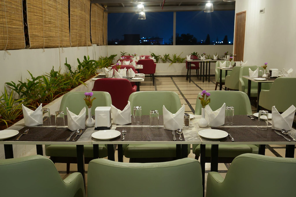 Elegant banquet hall with round tables and chandelier lighting