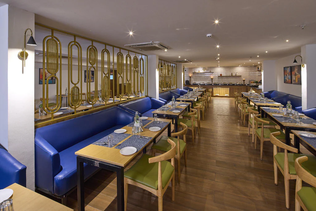 Elegant banquet hall with round tables and chandelier lighting