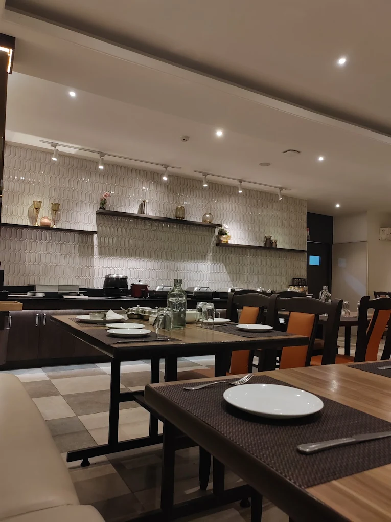 Elegant banquet hall with round tables and chandelier lighting