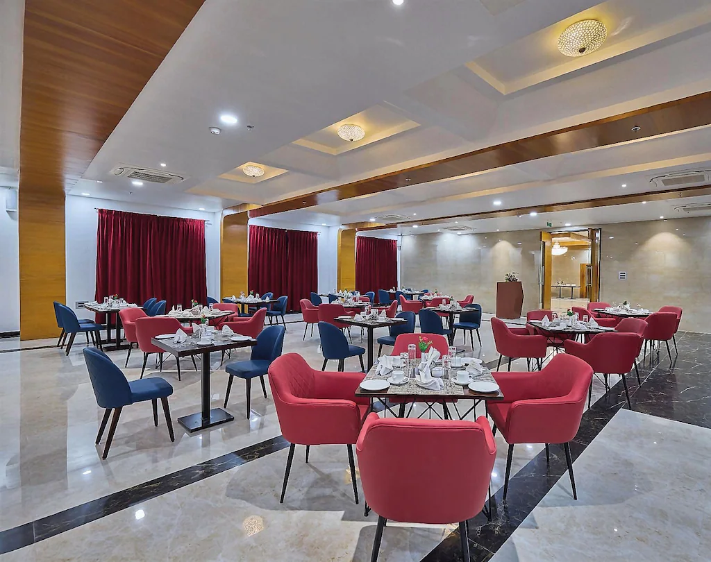 Elegant banquet hall with round tables and chandelier lighting