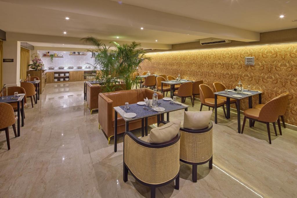 Elegant banquet hall with round tables and chandelier lighting