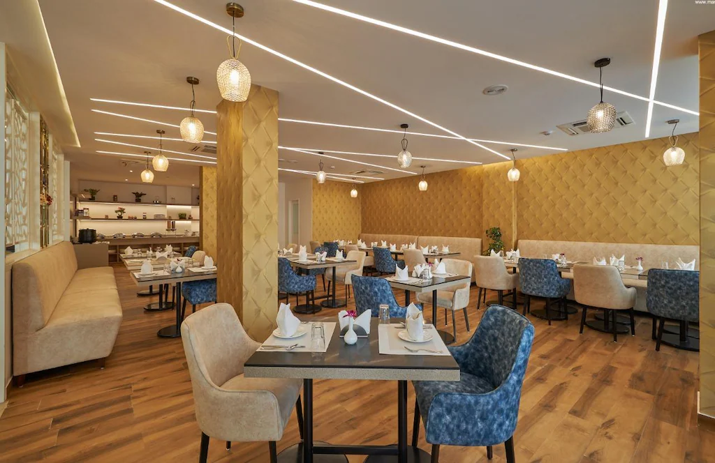 Elegant banquet hall with round tables and chandelier lighting