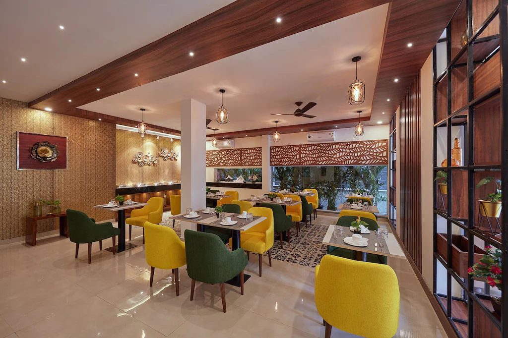 Elegant banquet hall with round tables and chandelier lighting